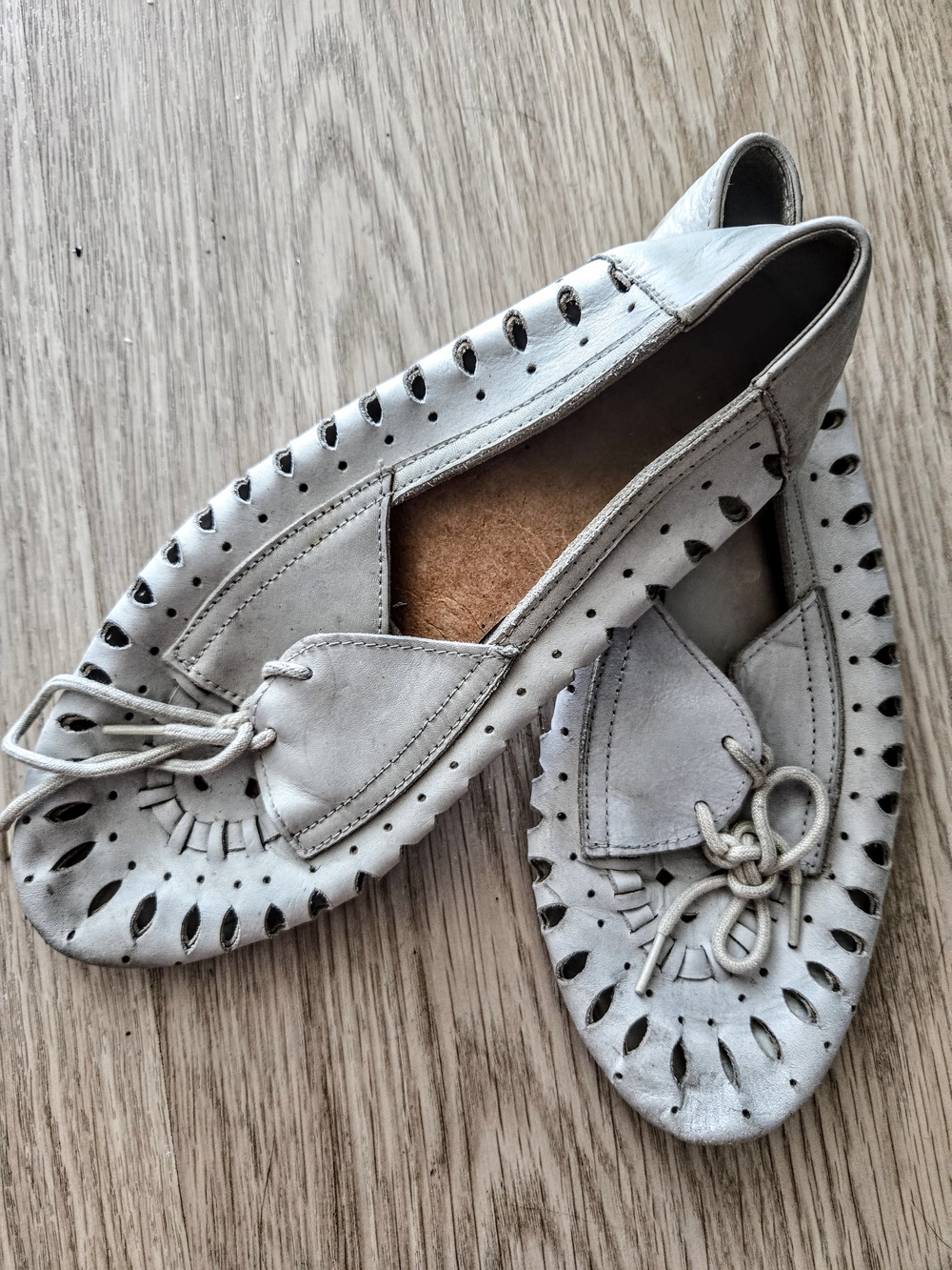 Worn Cutout Genuine Leather Lace-Up Flats